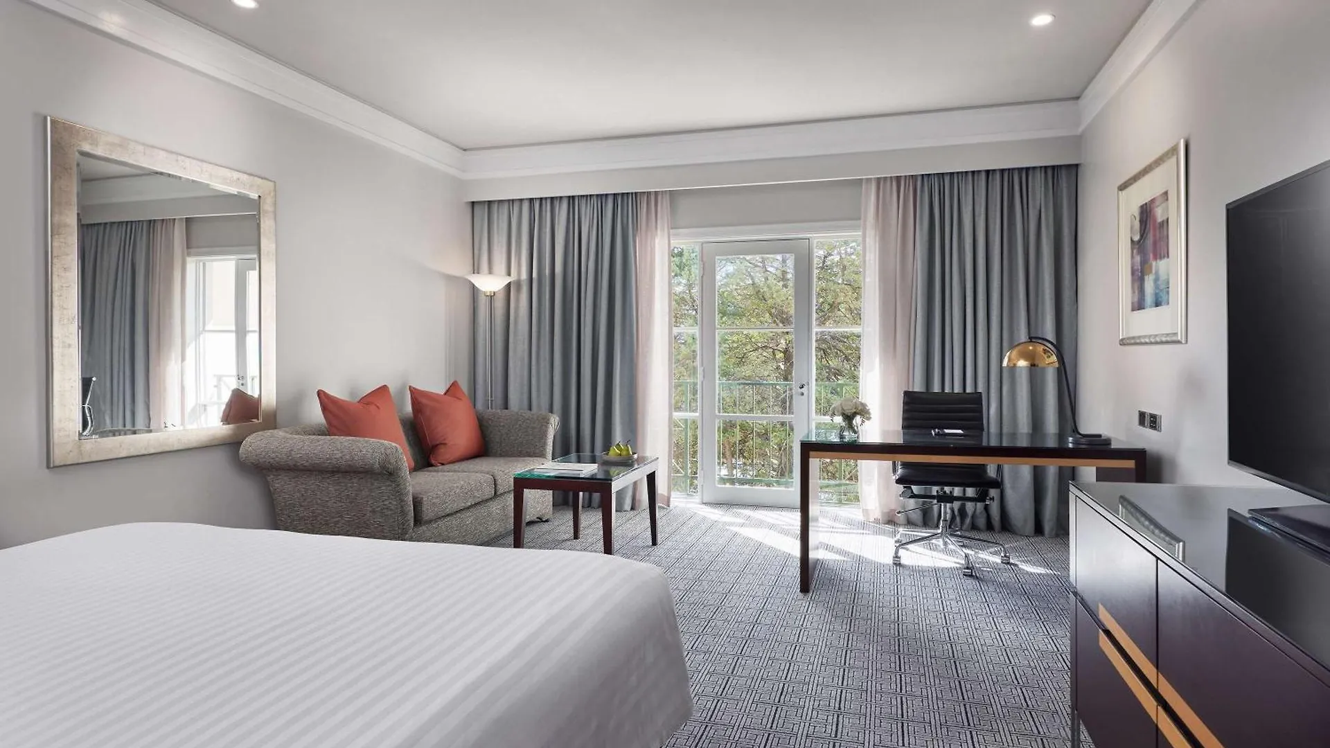 Hyatt Hotel Canberra - A Park Hyatt Hotel 5*,
